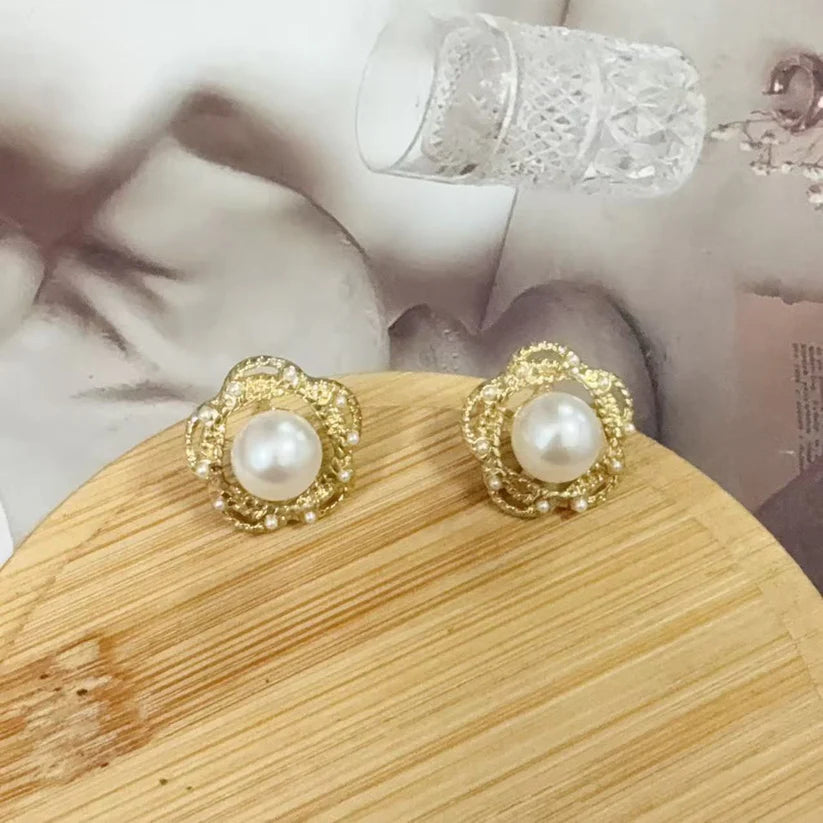 Japanese and Korean Accessible Luxury Flower Pearl Earrings